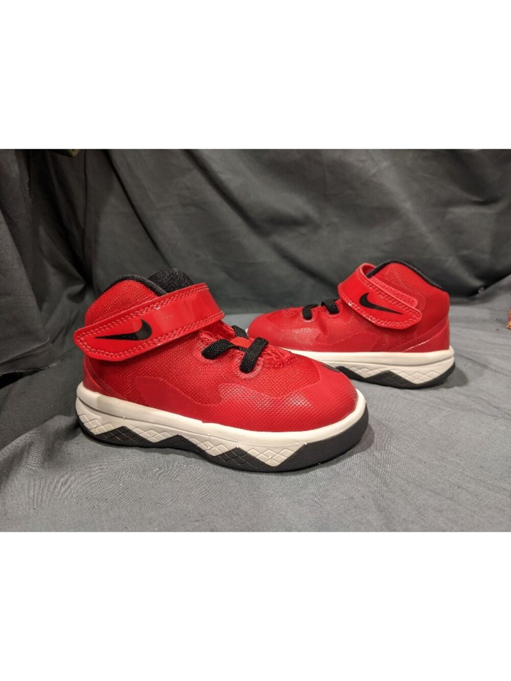 Nike Toddlers LeBron Soldier VIII Red/Black Size 6 NEW IN BOX!